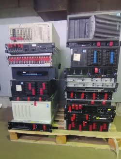 Сервер (15 шт.), система хранения данных (2 шт.) (жесткие диски изъяты)