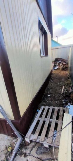 Жилое здание и земельный участок