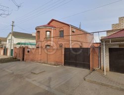 Дом 238,5 кв.м, гараж 66,8 кв.м. и земельный участок 698 +/- 0,15 кв.м. в Элисте 