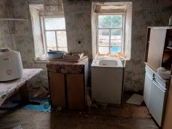 Жилое здание и находящийся под ним земельный участок