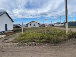 – Земельный участок, площадью 833 +/- 6 кв. м, категория земель: земли населенных пунктов…