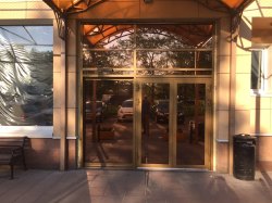 квартира, площадью 44,4 кв.м, с кадастровым номером: 77:09:0002007:8571, расположенная по адресу:…