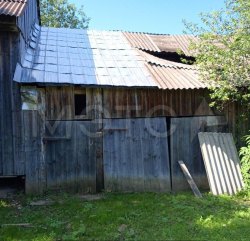 1/4 доля здания и 1/4 доля земельного участка в Пермском крае 