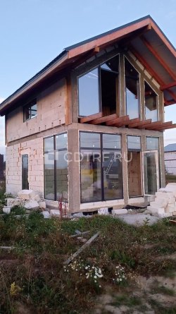 Жилая недвижимость – земельный участок и право требования на дом, находящаяся в залоге...