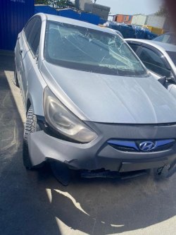 Автомобиль HYUNDAI SOLARIS, цвет: серебристый, 2012 года выпуска