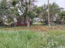 Жилое здание с земельным участком