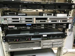 Сервер DELL PE R 620(2xE5-2667.8x8GB.8x300GB SAS 10к, H710.Br5720.RPS2x750W.Rails.Ent.3Y PNBD)…