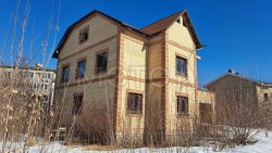 Объект незавершенного строительства и право аренды земельного участка 980 +/- 11 кв.м. в Ярославле 