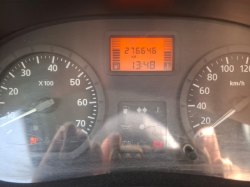 Автомобиль RENAULT LOGAN