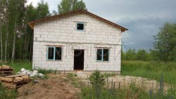 Объект незавершенного строительства 160 кв.м. и земельный участок 1276+/-24 кв.м. в Московской обл. 