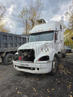 Тягач FREIGHTLINER CL120, 2002 года 