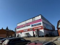 Часть здания ТЦ "Кристалл"
