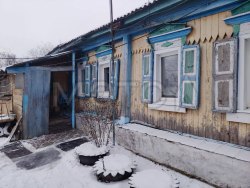 1/6 доли земельного участка, 1/6 доли дома и 1/6 доли строения в Саратовской обл. 