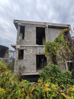 Объект незавершенного строительства 312,5 кв.м. и земельный участок 521 кв.м. в Сочи 