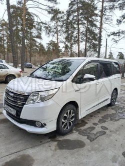 Toyota Noah, 2014 года, 99 лс, 227687 км, АКПП 