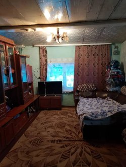 Жилое здание и земельный участок
