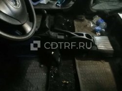 Легковой седан Renault Logan 2013 года выпуска