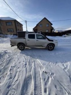 Легковой автомобиль Toyota Hilux