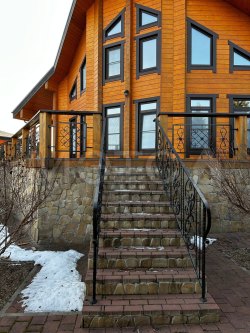 Дом 321 кв.м, строения и земельный участок 2090 кв.м. в Белгородской обл. 