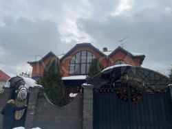 Дом 403,3 кв.м, здание 110,5 кв.м и земельный участок 2 500 кв.м  в Московской обл. 