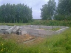 Земельный участок с недостроенным объектом на нем
