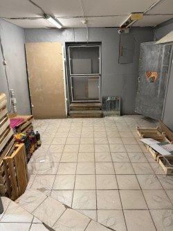 Недвижимое имущество: Нежилое помещение, Встроенный магазин на 1 этаже, по адресу: Ульяновская…