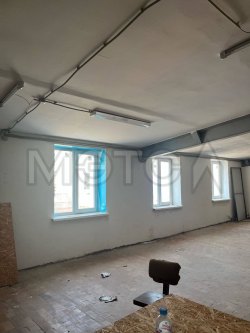 Помещение 942,2 кв.м. и 27/100 доли земельного участка в Великом Новгороде 