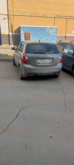 автомобиль марки KIA модель Rio