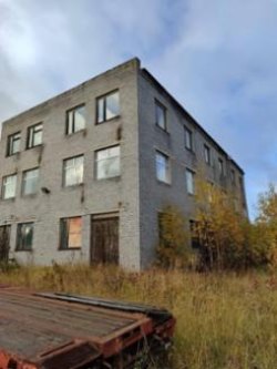 Здание, назначение: нежилое, площадью 1838 кв.м, количество этажей: 3; кадастровый номер:…