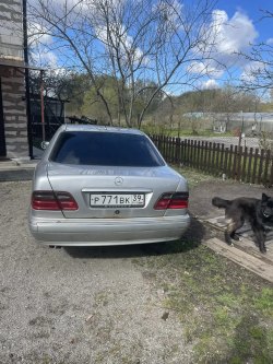 Бывшее в употреблении транспортное средство Мерседес-бенц Е320 VIN VDB2100261B102058 Цвет…