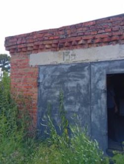 Земельный участок и гараж, расположенные по адресу: Кемеровская область, г Тайга, ул Добролюбова…